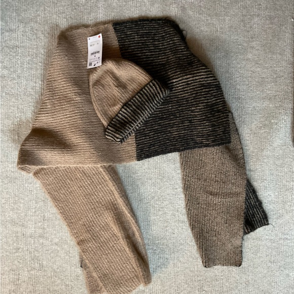 NWT ZARA Beanie Hat & Winter Scarf Set Black Tan Minimalist Chic Contemporary - Picture 2 of 7